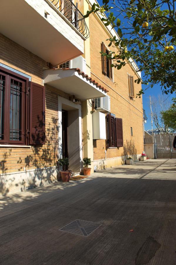 Casa Vacanze Alla Maison Fiumicino Eksteriør billede